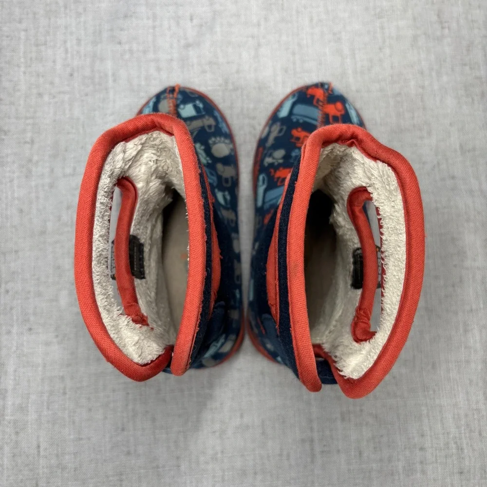 Bogs Baby  Waterproof Insulated Winter Boots Navy Blue Red Trucks Kids Size 8